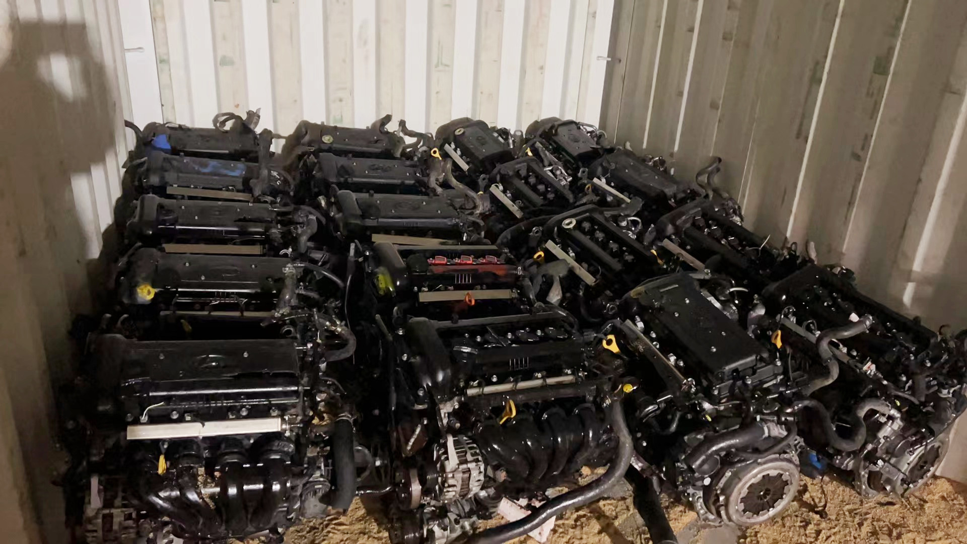 Bangnisen load container to Mexico for Cummins Engine 