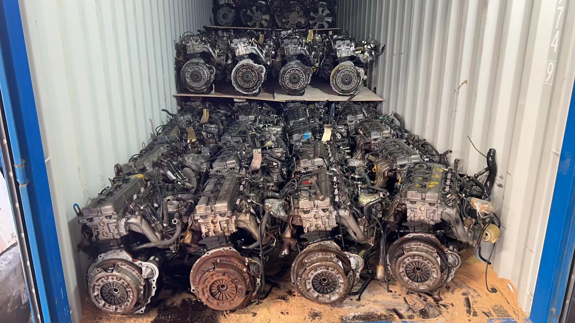 Bangnisen load new shipment for Nissan engines