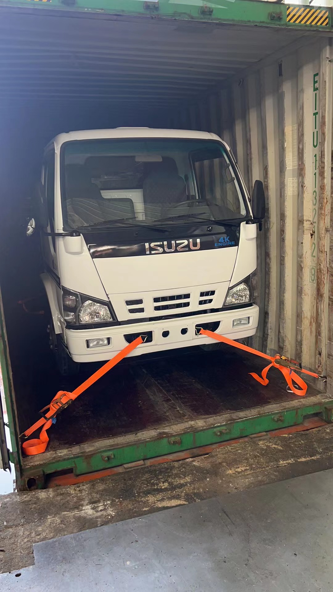 Bangnisen envía camión Isuzu a Guatemala