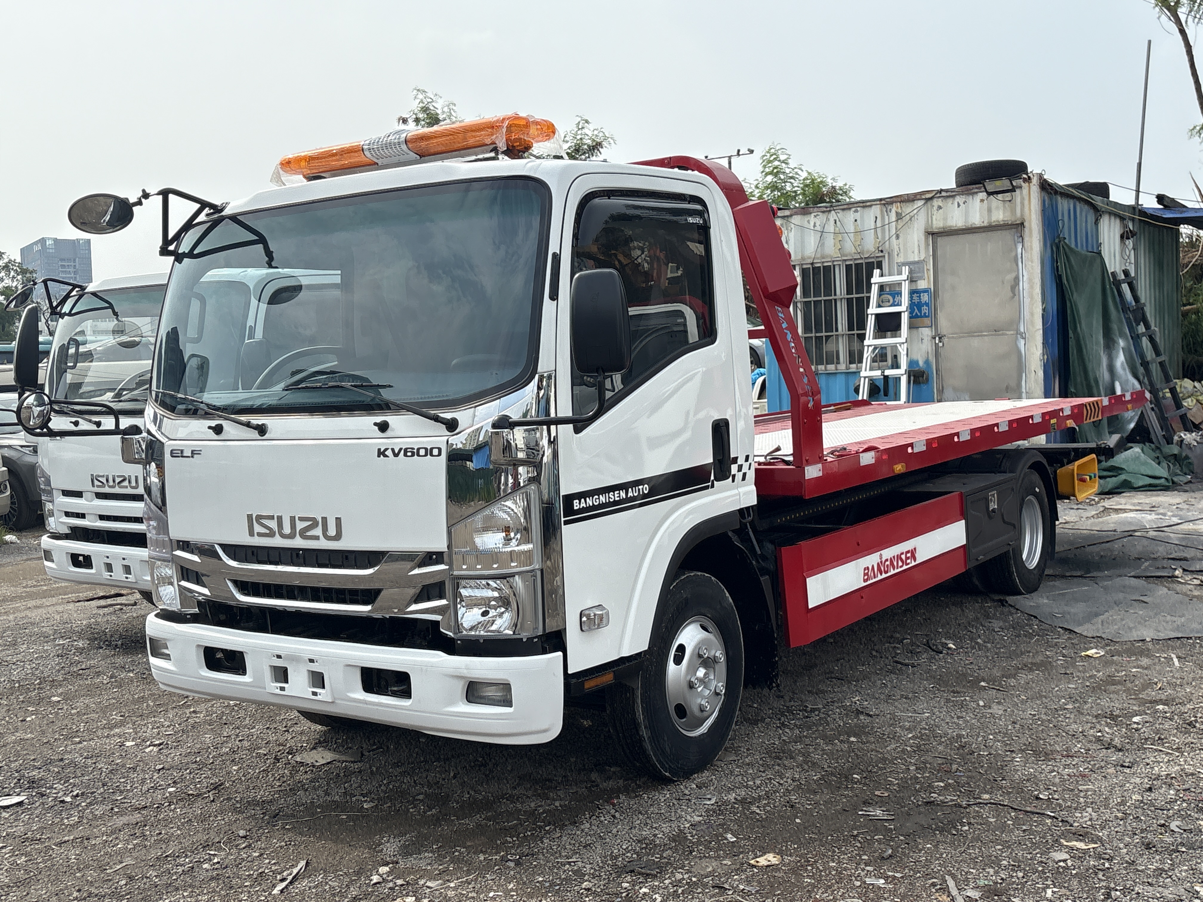 ¡Potente Camión de Remolque Pesado ISUZU KV600 – Diseñado para Misiones de Rescate Exigentes!