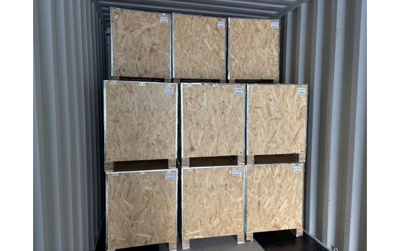 brand new 6BT 5.9 and KA24 bare engines load into container send to clients