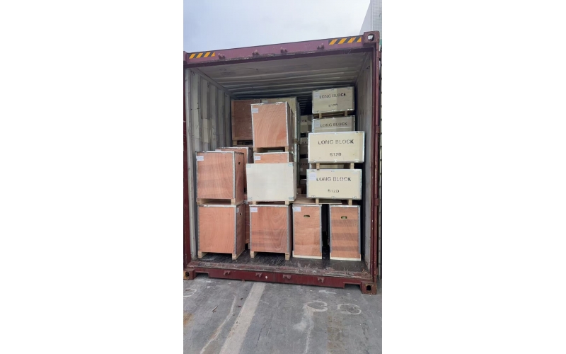 A 40HQ container of new engines 7/8 with new engines is shipped to Mexico