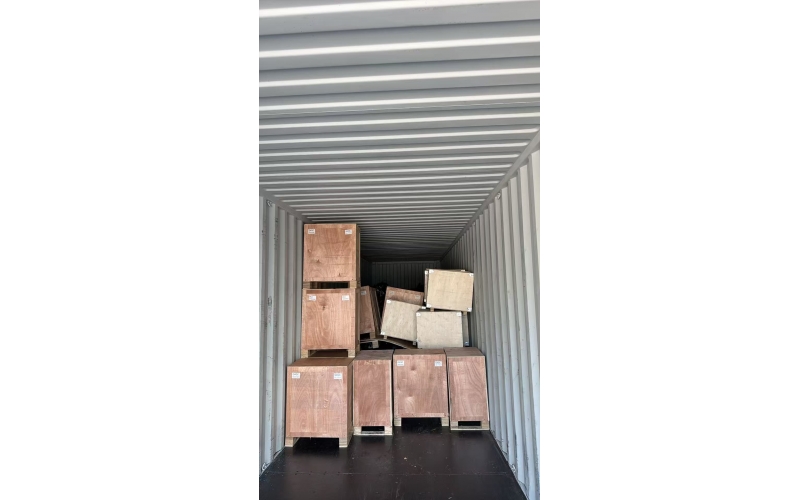 40HQ container loaded with new long block engines to Chile