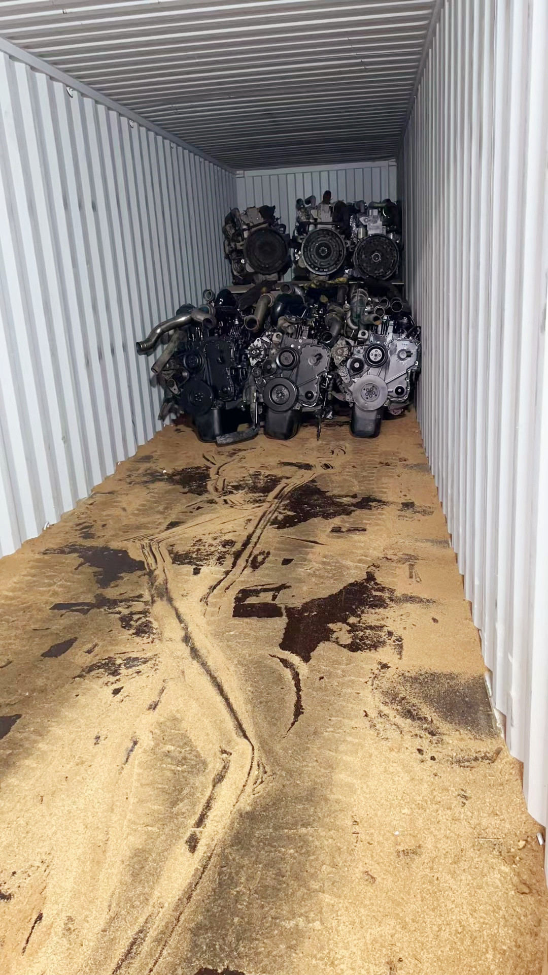 Loading Container for Cummins engines in July(图3)