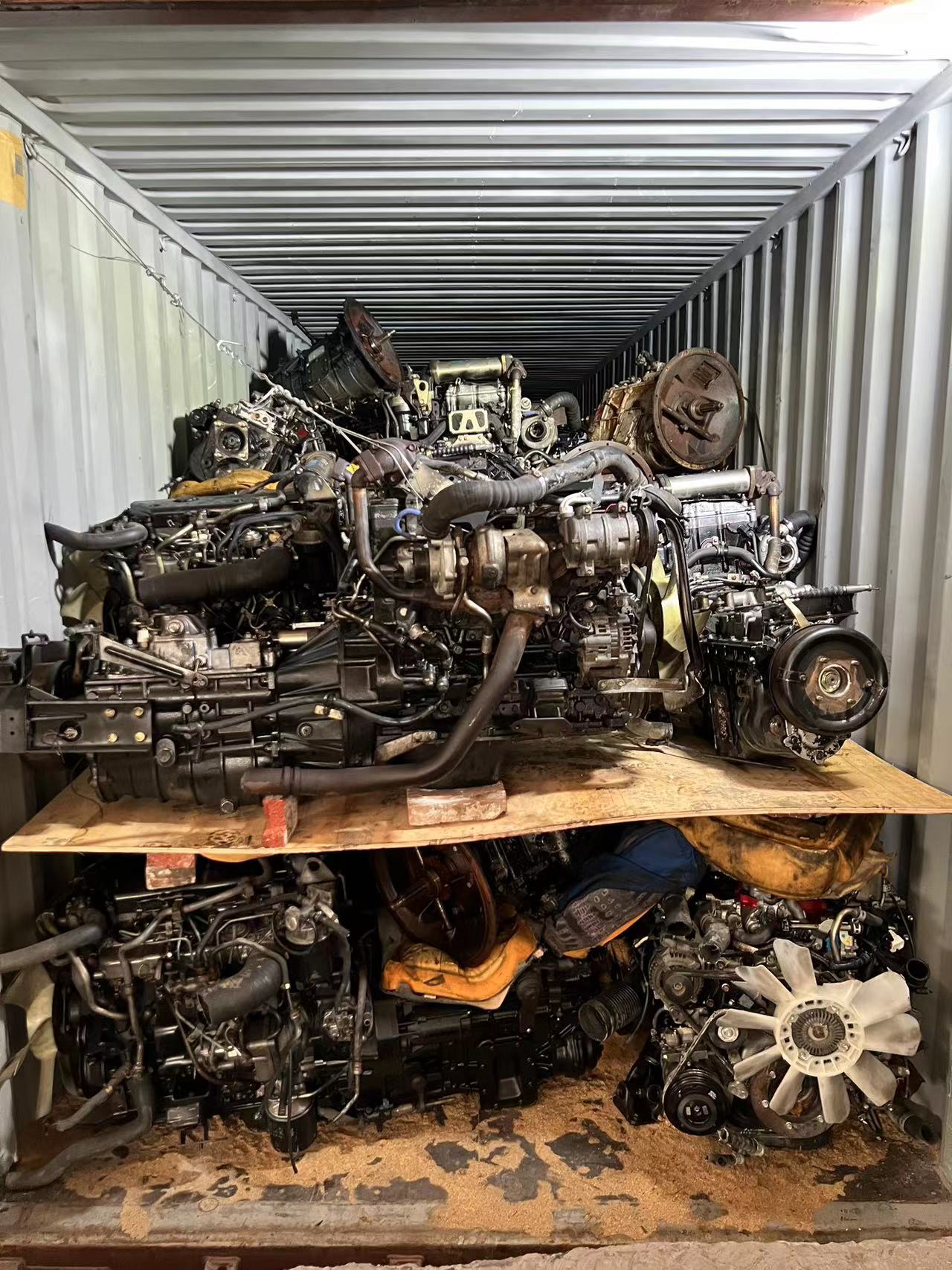 Bangnisen Auto Export trailer trucks and engines in 15th August(图1)