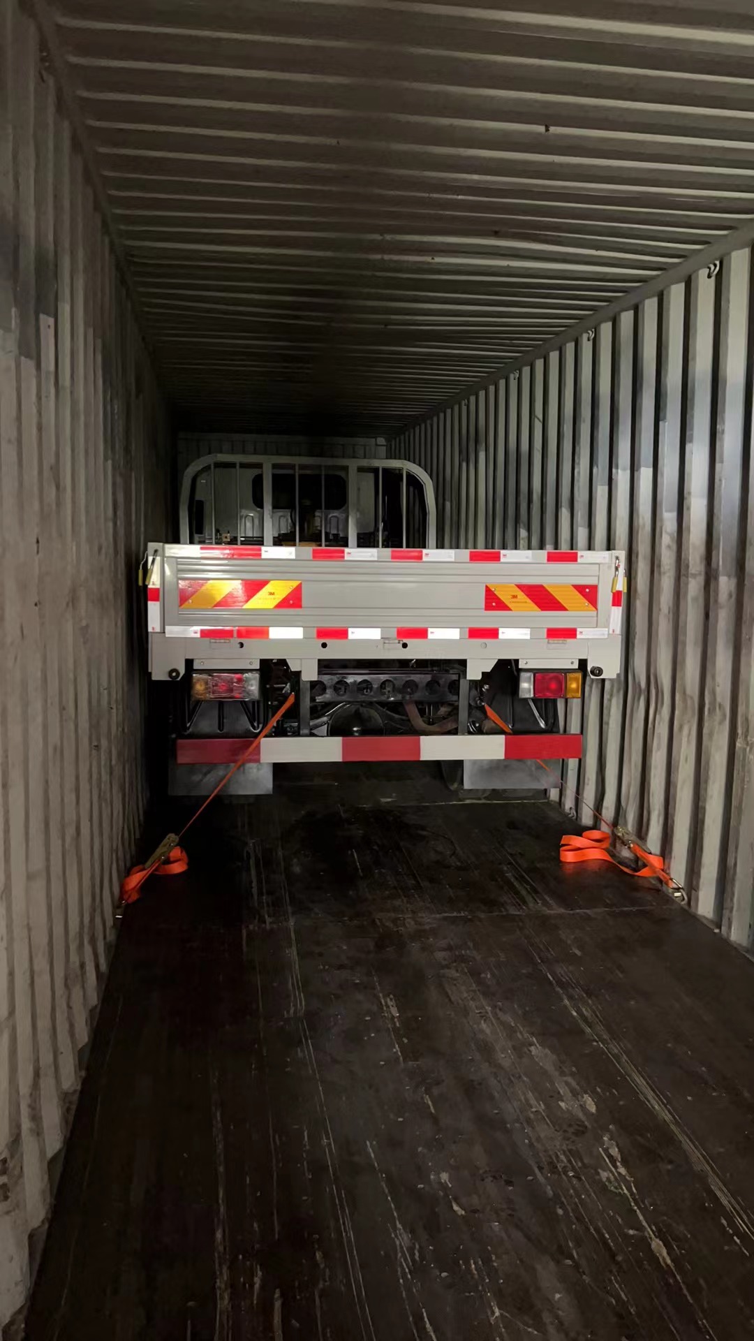 ISUZU 700P crane truck with engines to GUATEMALA(图2)