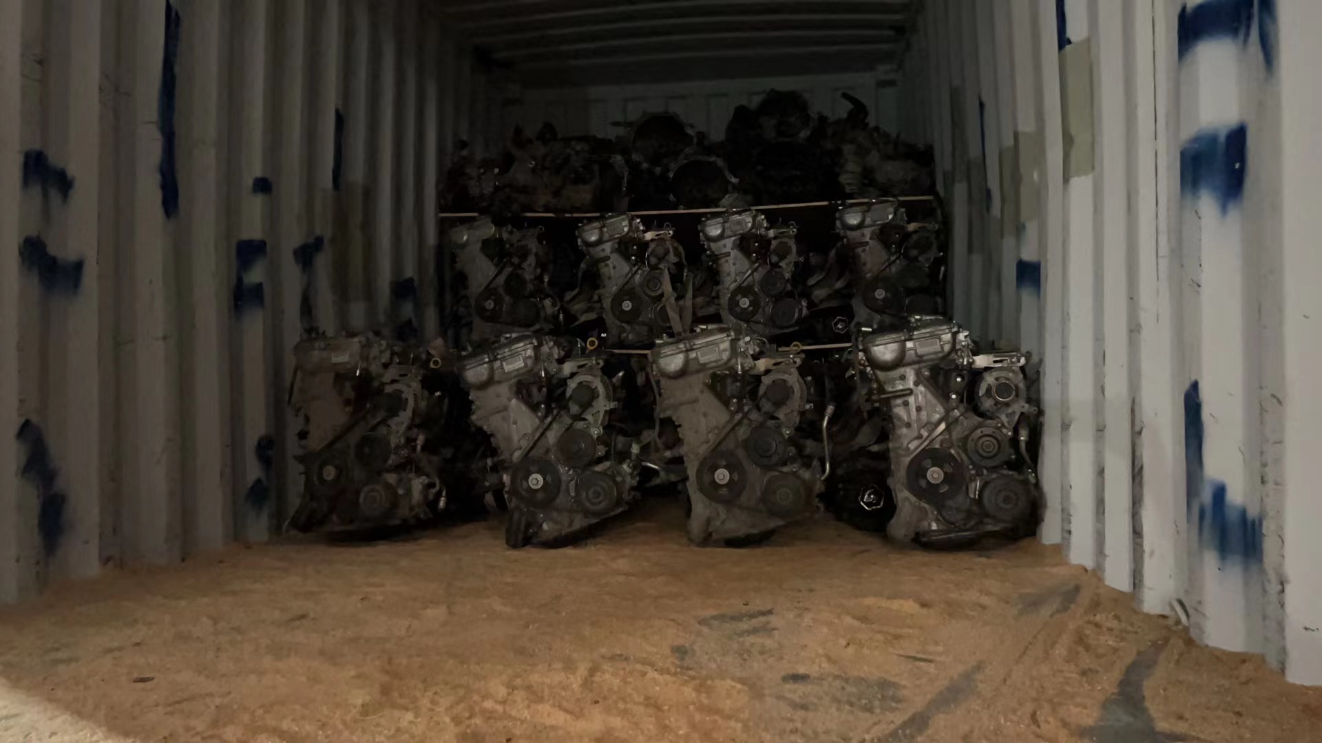 BANGNISEN mixed load TOYOTA NISSAN CUMMINS engines to PERU(图2)