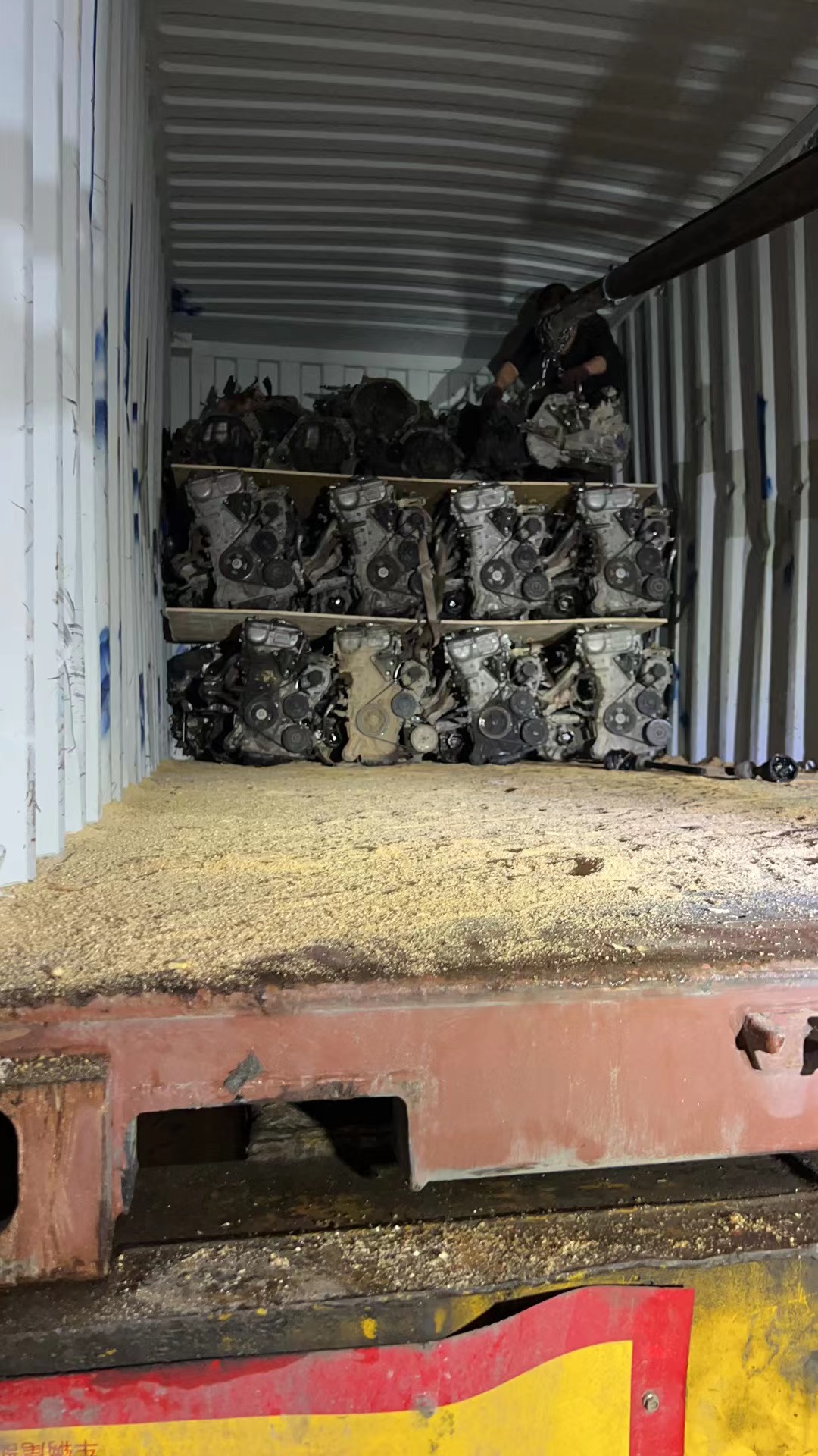 BANGNISEN mixed load TOYOTA NISSAN CUMMINS engines to PERU(图5)