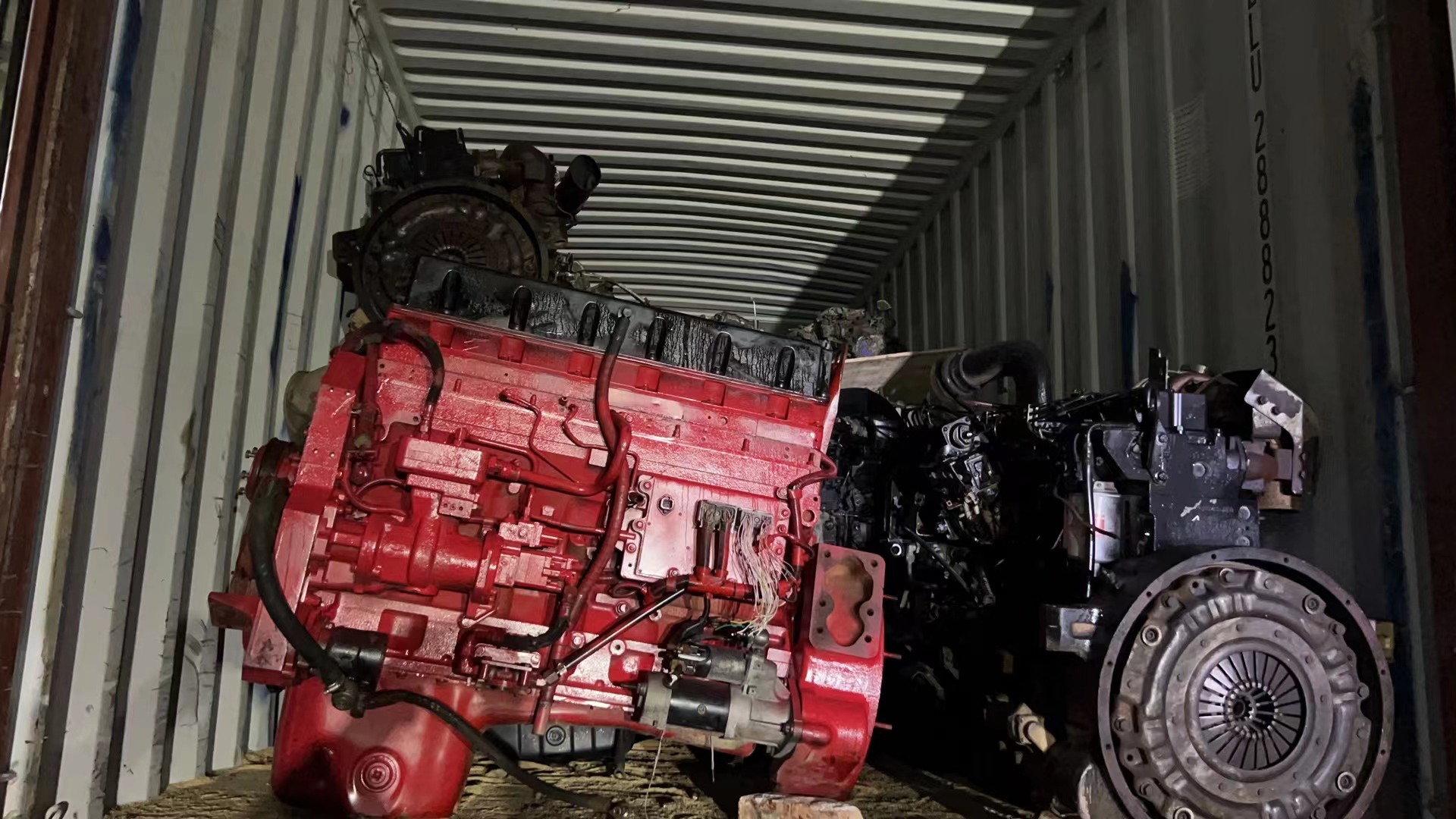 BANGNISEN mixed load TOYOTA NISSAN CUMMINS engines to PERU(图6)