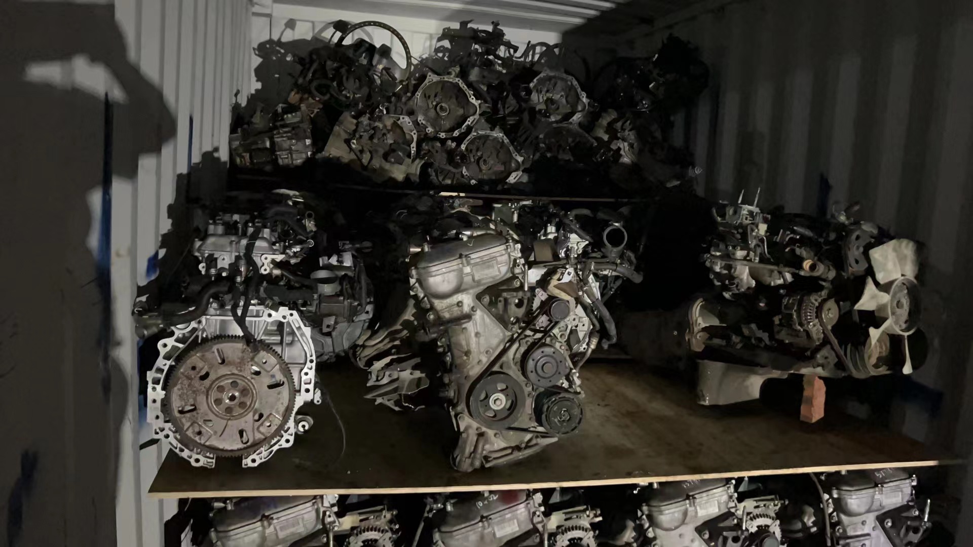 BANGNISEN mixed load TOYOTA NISSAN CUMMINS engines to PERU(图7)