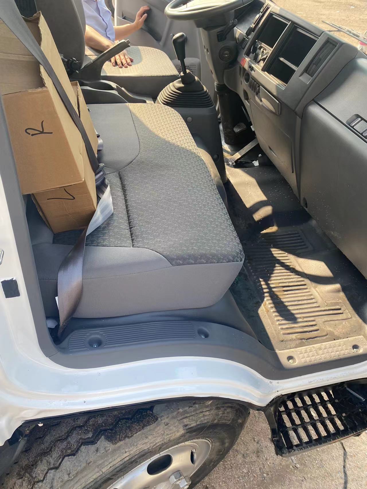 Camión volquete Isuzu 700P usado en buen estado(图16)