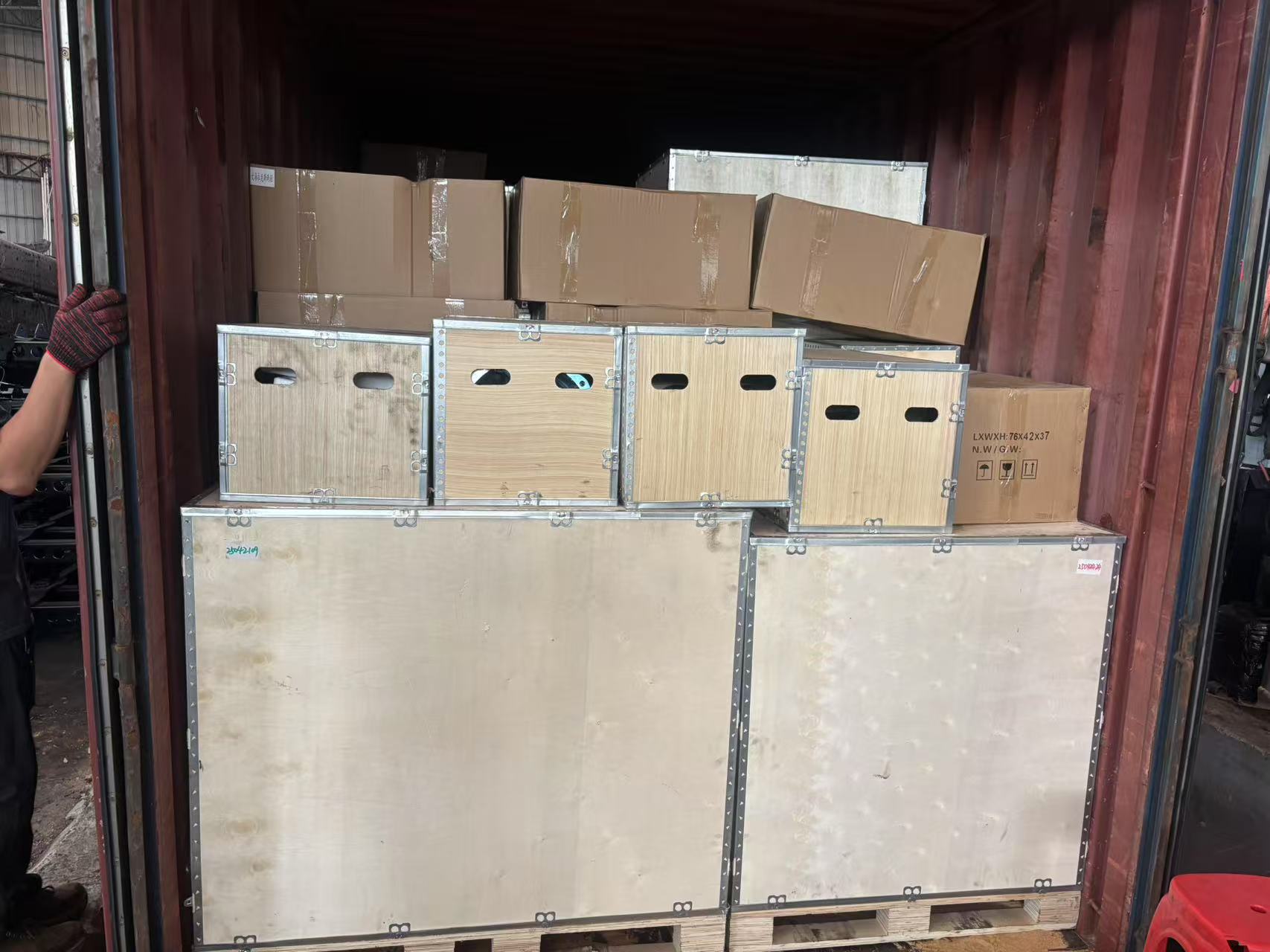 Exportación Exitosa: Motores 6BT e ISM11 Empaquetados en Contenedores 40HQ con Rumbo a Colombia(图3)