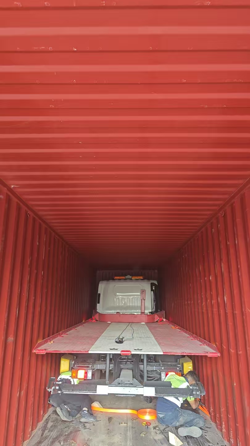 Grúa KV600 y Camión Volquete Enviados a El Salvador(图2) Grúa KV600 y Camión Volquete Enviados a El Salvador(图2)