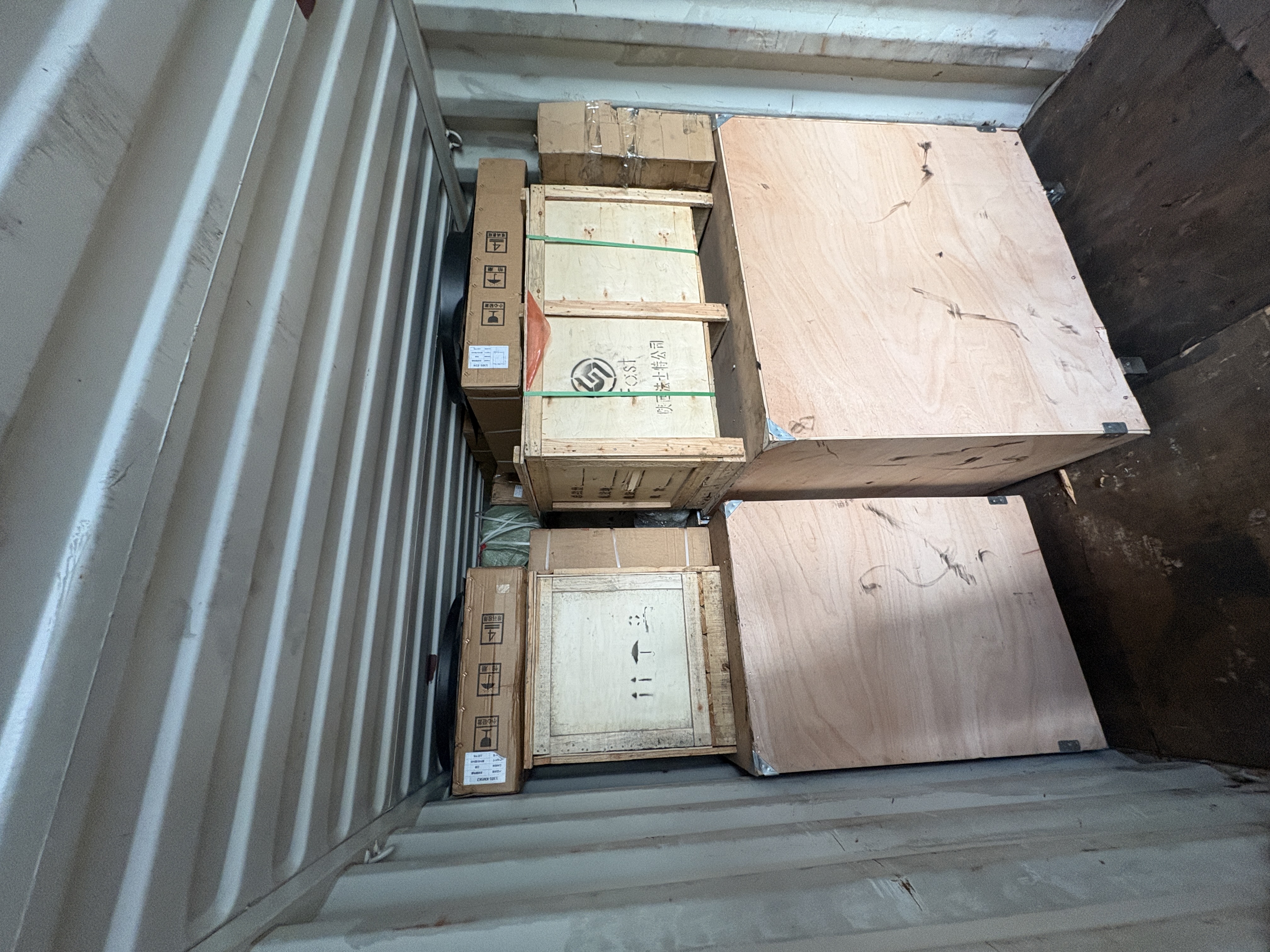 Truck Parts Shipped to Fiji in 40HQ Container(图1)