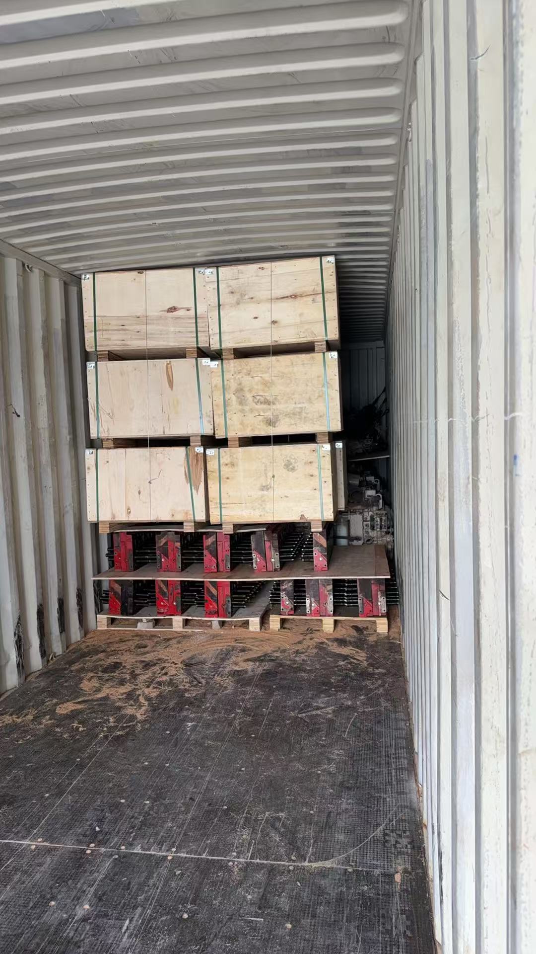 The new engines 7/8, along with the new engines, were shipped to Mexico in a 40HQ container.(图6) The new engines 7/8, along with the new engines, were shipped to Mexico in a 40HQ container.(图6)