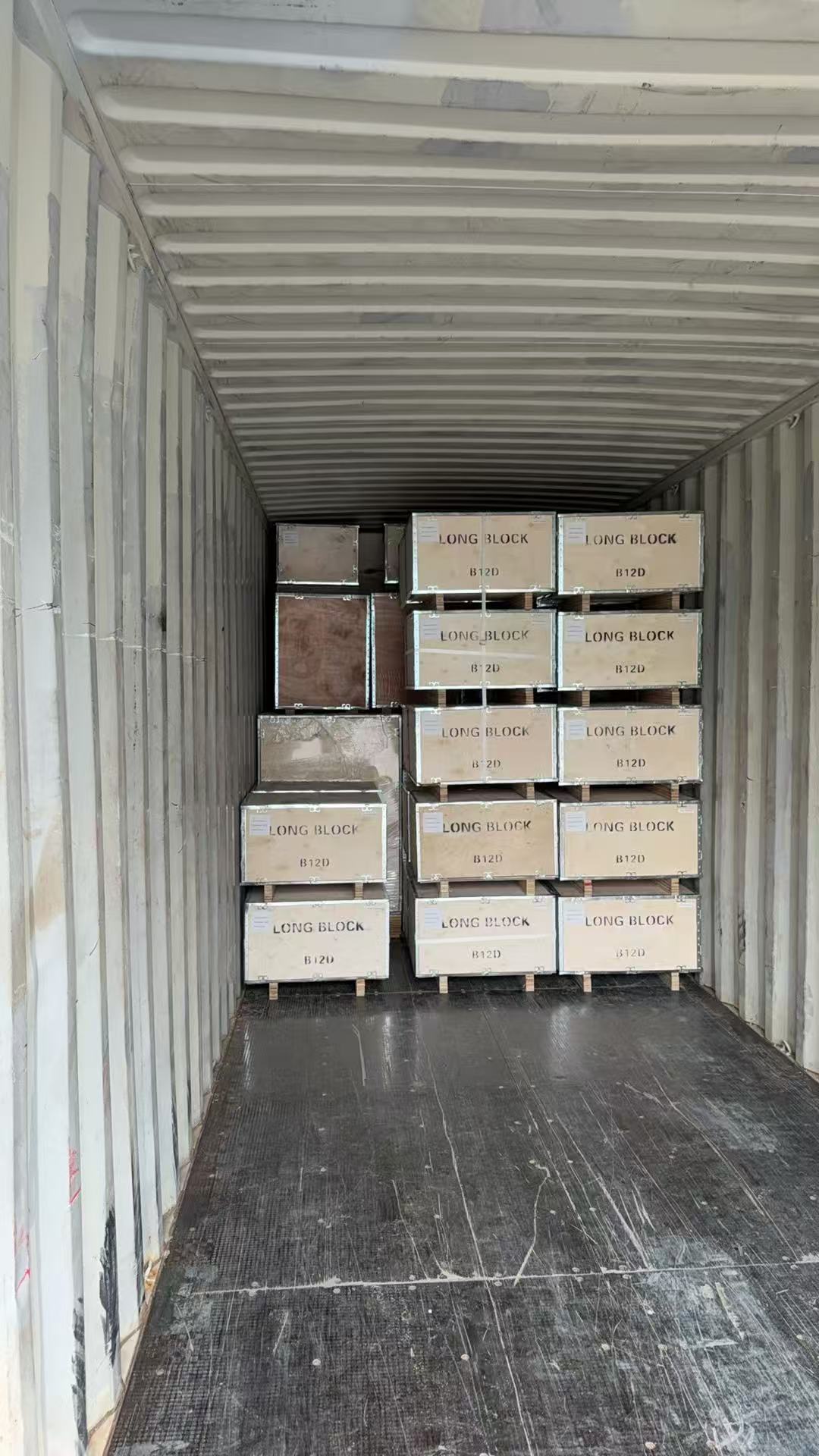 The new engines 7/8, along with the new engines, were shipped to Mexico in a 40HQ container.(图4) The new engines 7/8, along with the new engines, were shipped to Mexico in a 40HQ container.(图4)