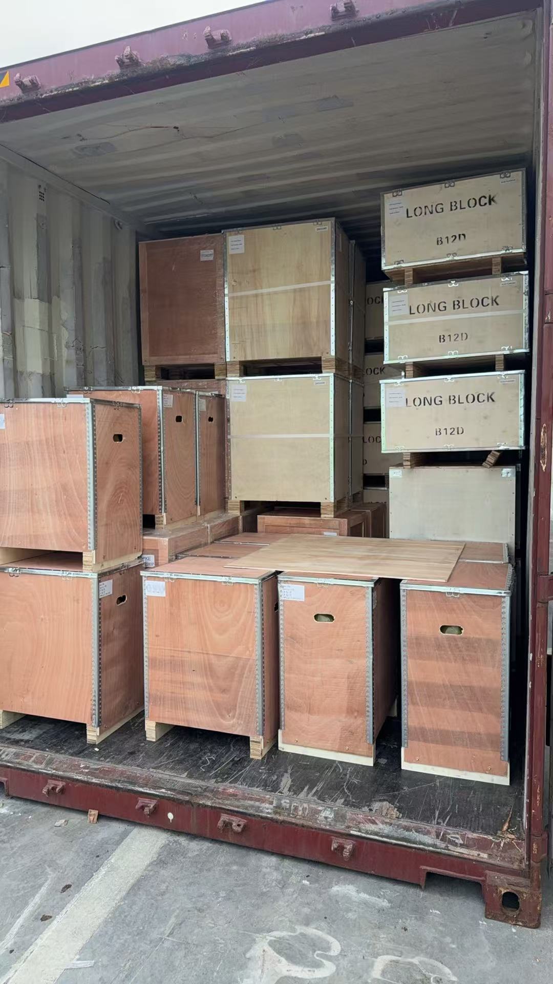 The new engines 7/8, along with the new engines, were shipped to Mexico in a 40HQ container.(图9) The new engines 7/8, along with the new engines, were shipped to Mexico in a 40HQ container.(图9)