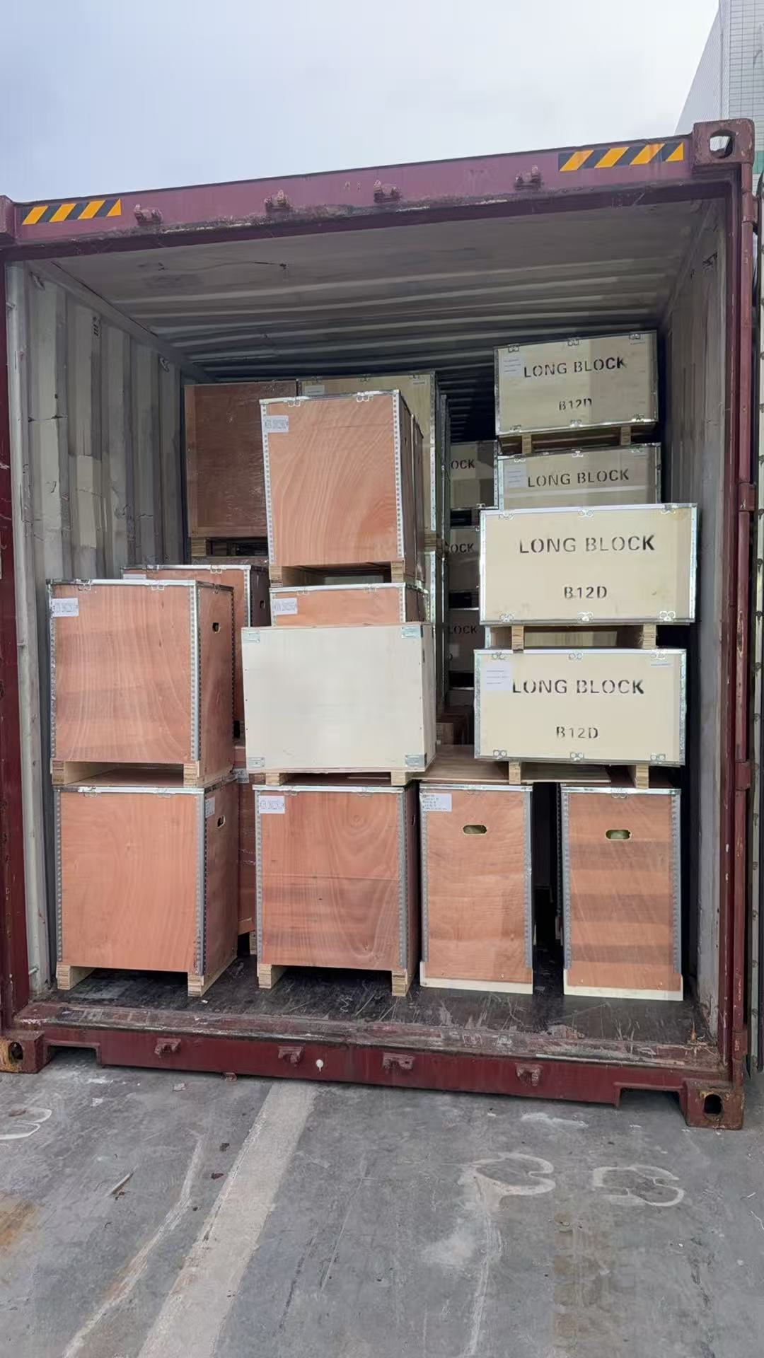 The new engines 7/8, along with the new engines, were shipped to Mexico in a 40HQ container.(图10) The new engines 7/8, along with the new engines, were shipped to Mexico in a 40HQ container.(图10)