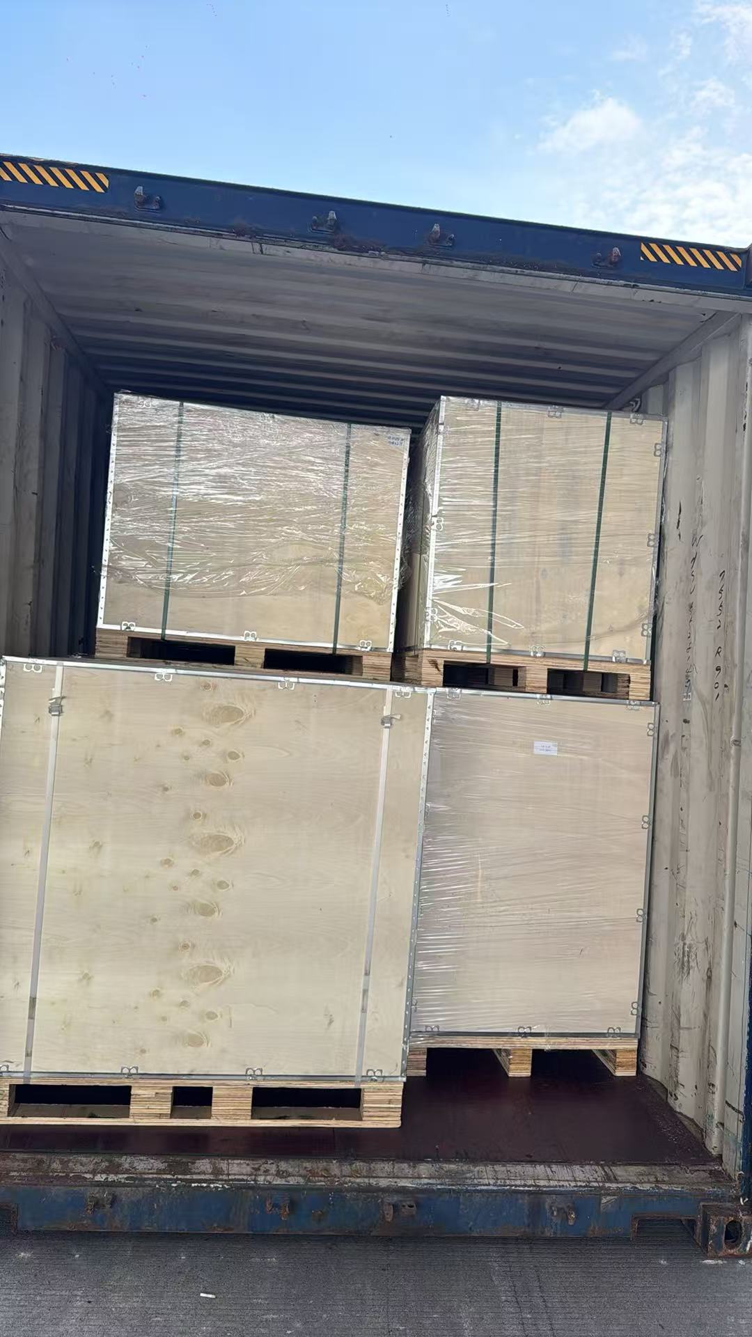 Contenedor de 40 pies (High Cube) cargado con motores 6BT, 6CT y 6LT totalmente nuevos.(图3)