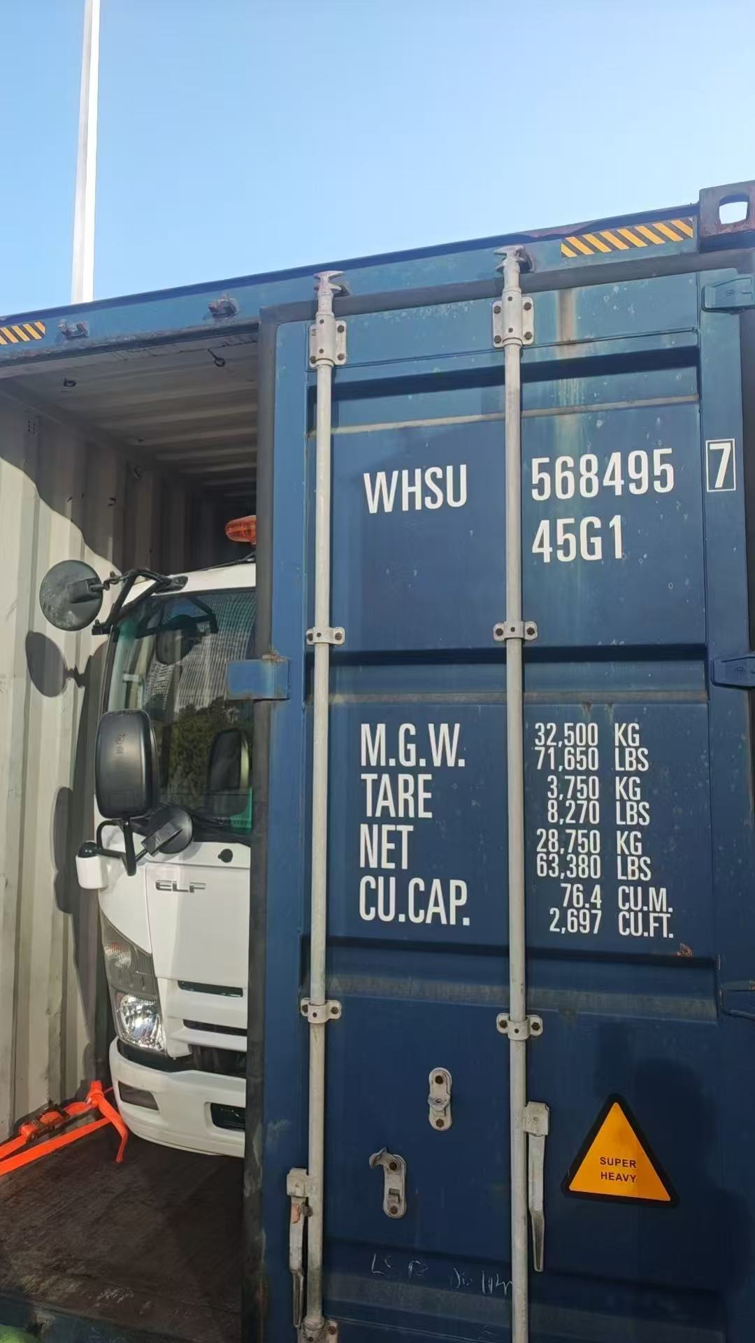 2 units ISUZU KV600 tow trucks load in a 40HQ container to Guatemala(图3) 2 units ISUZU KV600 tow trucks load in a 40HQ container to Guatemala(图3)