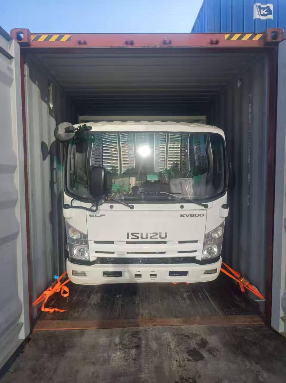 2 unit ISUZU KV600 tow trucks load in a 40HQ container to El Salvador(图4) 2 unit ISUZU KV600 tow trucks load in a 40HQ container to El Salvador(图4)