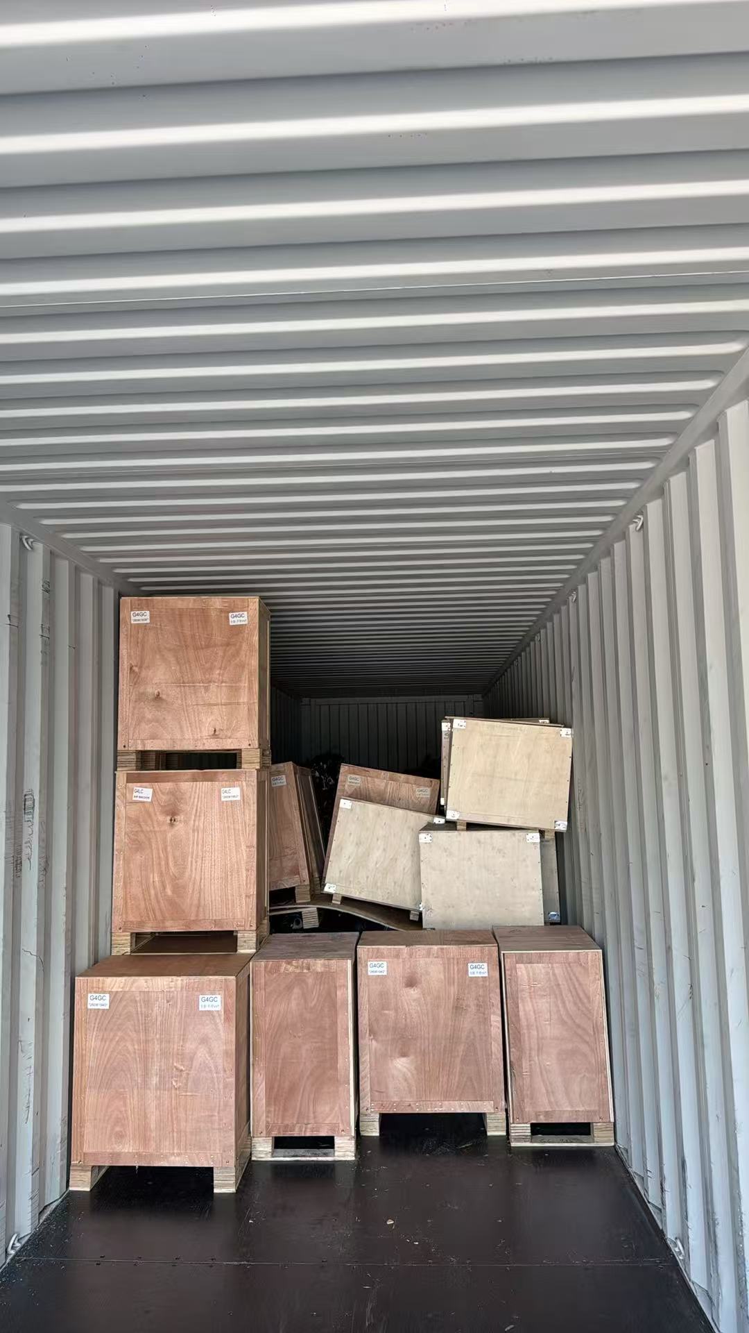 40HQ container loaded with new long block engines to Chile(图1)