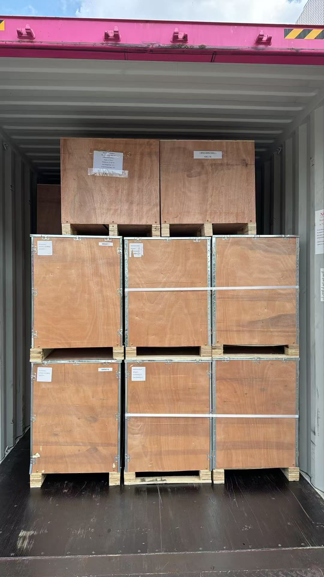 40HQ container loaded with new long block engines to Chile(图5)